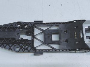 Audi A3 mocowanie prowadnik klamki 8V0839885