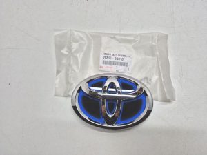 Toyota Yaris Cross emblemat 75310-0D010