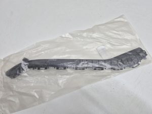 Toyota Auris II Kombi ślizg zderzaka 52576-02100
