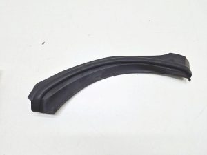 Lexus LBX listwa błotnika lewy tył 67858-52210